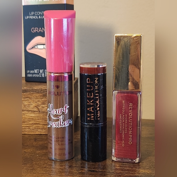 MAKEUP BEAUTY BUNDLE 10pc REVOLUTION - Picture 7 of 8